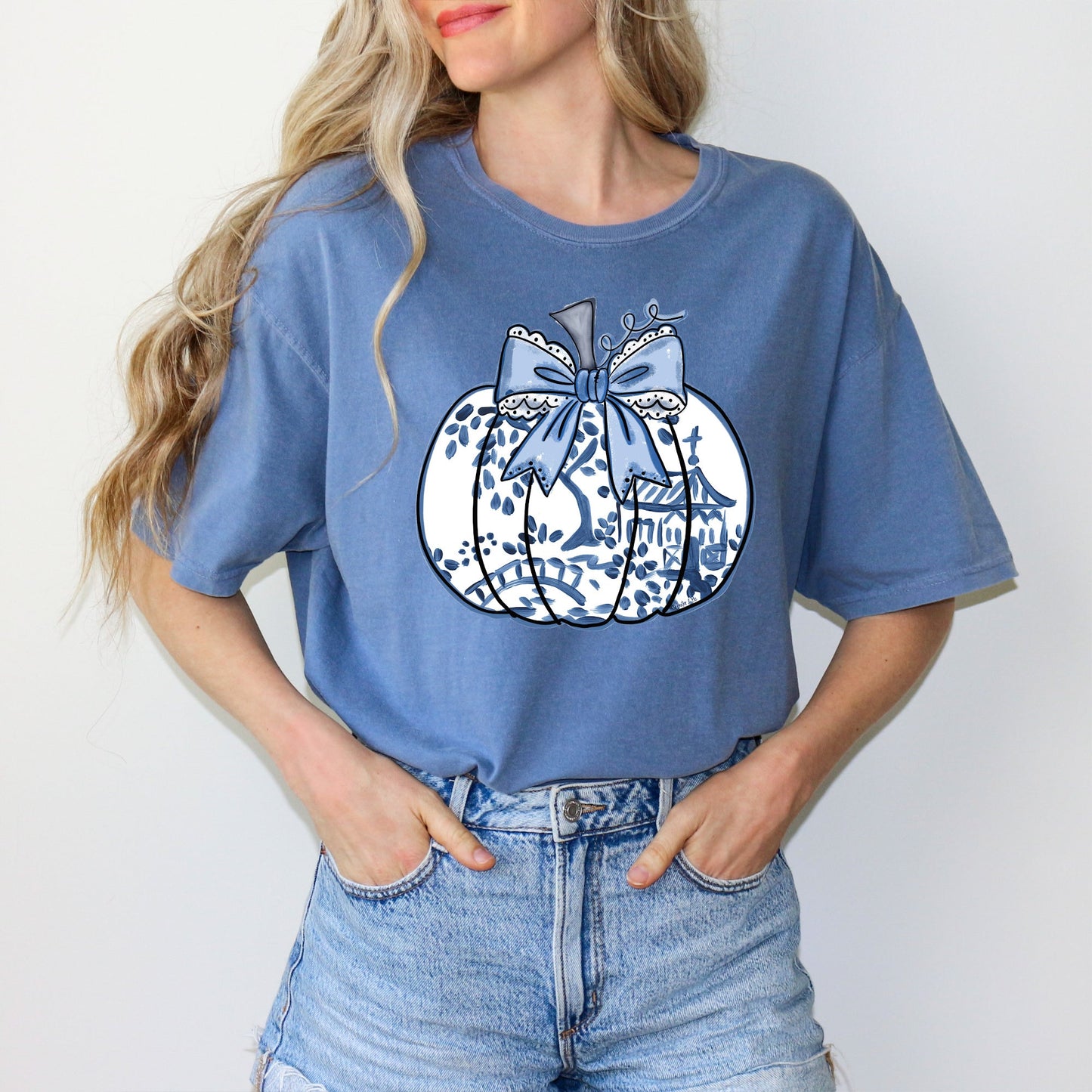 Blue Willow Lace Bow Pumpkin T-Shirt
